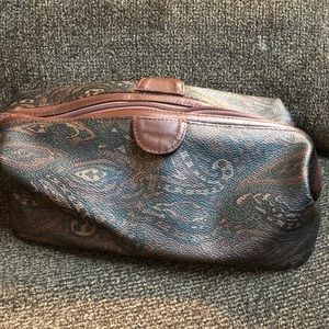 Cosmetic or toiletries bag